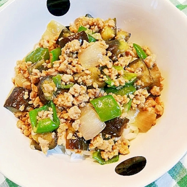 オイスターソースでコク旨♪鶏肉・ナス・ピーマンの丼